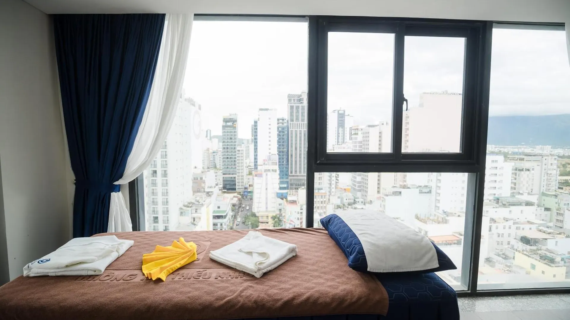 ****  Sandals Island Hotel Nha Trang Vietnam